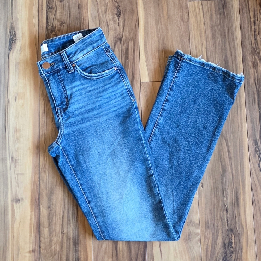 NWOT Maurices Everflex Slim Boot Mid-Rise Jeans
